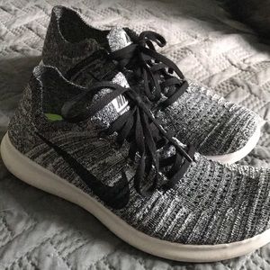 Women’s Nike Free Run Flyknit sneakers size 9.5